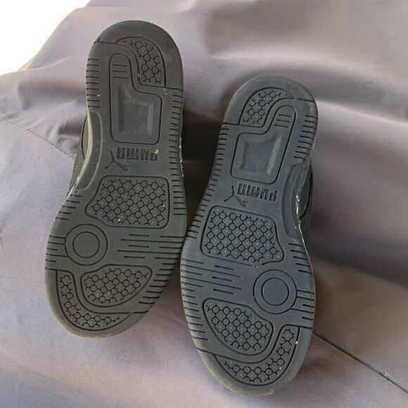 Take 50% OFF- Puma Black High-Top Shoes Boys, Size-1C - Picture 3 of 7